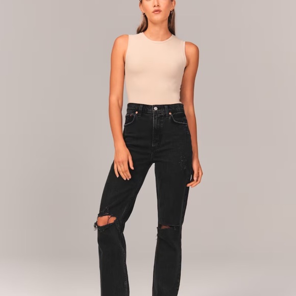 Abercrombie Ultra High Rise 90’s Jeans - Picture 2 of 5